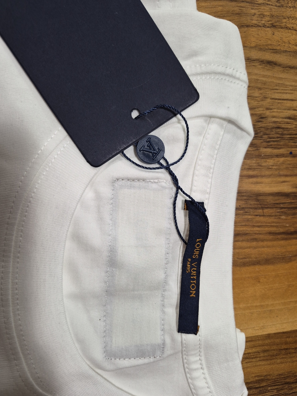 Louis Vuitton White Logo Short-Sleeve Men's T-Shirt - Picture 5 of 7